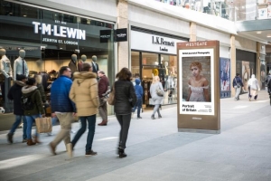 retail advertising UK shopping mall