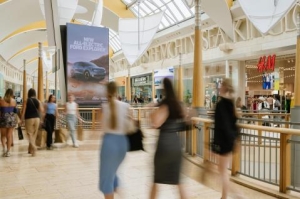 shopping centre digital screen advertising UK
